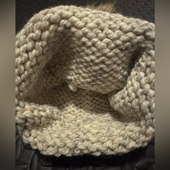 Handmade Toque with Pompom - Picture 3 of 3